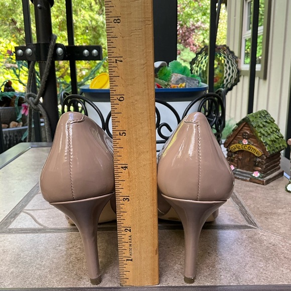 BCBG Women's Nude Patent Heels - Picture 6 of 8